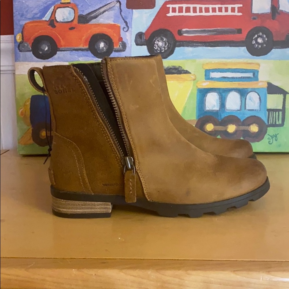 Sorel Emelie Zip Leather Bootie - size 7
